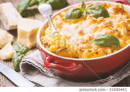 Mac and cheese, american style pasta Mac and cheese, american style pasta 31680461
