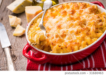 Mac and cheese, american style pasta 31680463