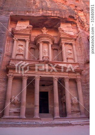 Famous tomb Al-Khazneh or Treasury in Petra 31680951