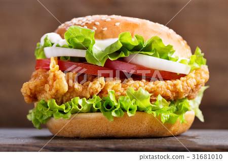 chicken burger with vegetables 31681010