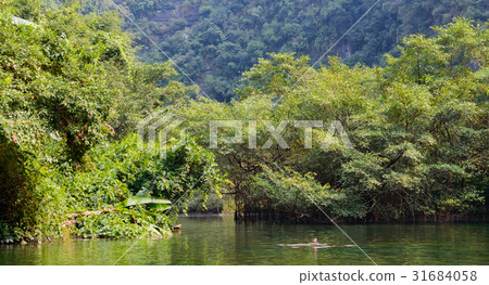 Trang An, Tam Coc, Ninh Binh, Vietnam. Trang An, Tam Coc, Ninh Binh, Vietnam. 31684058