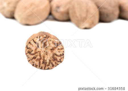 Nutmeg with half 31684358