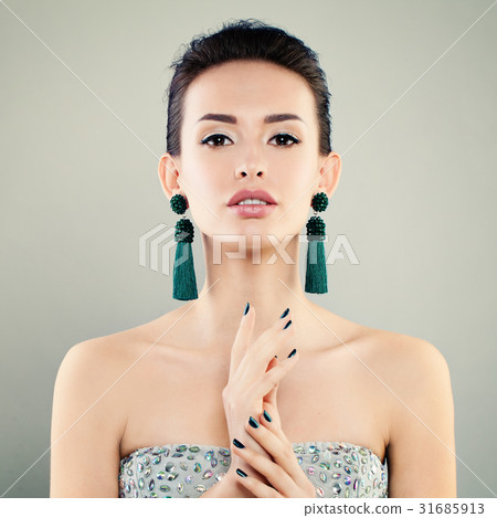 Beautiful Model Woman with Makeup, Manicure 31685913