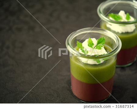 Two color water cup tall cup (left space) Two color water cup tall cup (left space) 31687314