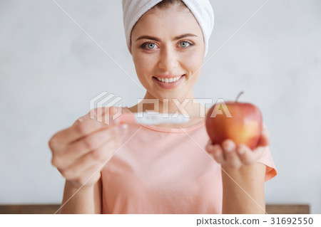 Young lady showing positive pregnancy test 31692550