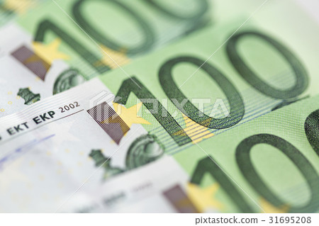 Close-up of 100 Euro banknotes 31695208