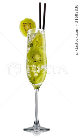 alcohol cocktail isolated on white background 31695836