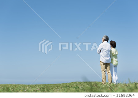 Senior couple prairie and blue sky Senior couple prairie and blue sky 31698364