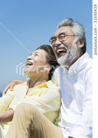 資深夫婦大草原和藍天 資深夫婦大草原和藍天 31698439