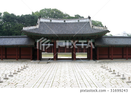 Authorized Gate (Treasure 813), Changdeokgung Palace, Jongno-gu, Seoul 31699243
