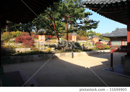 Eimsan Chimney (Treasure 811), Gyeongbokgung Palace, Jongno-gu, Seoul Eimsan Chimney (Treasure 811), Gyeongbokgung Palace, Jongno-gu, Seoul 31699905