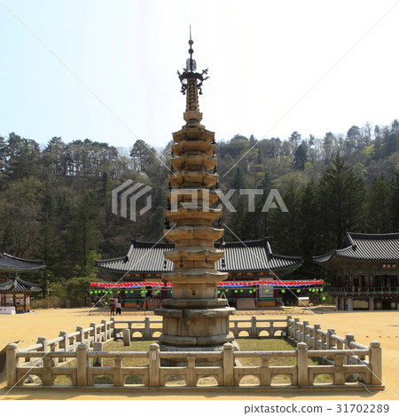 Pyeongchang Woljeongsa octagonal stone pagoda (National treasure No.48), Junggil, Buongjong, Woljeongsa, Odaesan, Pyeongchang, Gangwon-do 31702289
