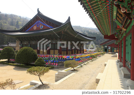 Pyeongchang Woljeongsa octagonal stone pagoda (National treasure No.48), Red Light Stage, Jinyeongdong, Woljeongsa, Odaesan, Pyeongchang, Gangwon-do Pyeongchang Woljeongsa octagonal stone pagoda (National treasure No.48), Red Light Stage, Jinyeongdong, Woljeongsa, Odaesan, Pyeongchang, Gangwon-do 31702296