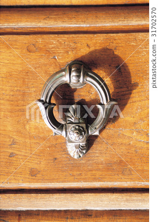 door, a door catch, Knocker 31702570