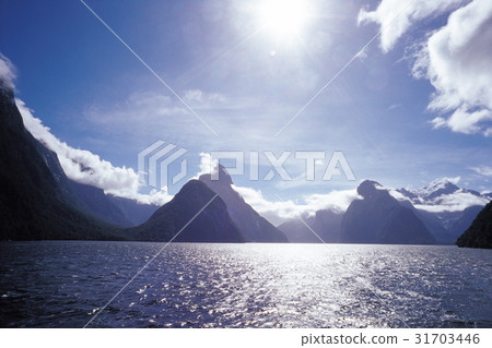 Milford Sound, South Island, New Zealand 31703446