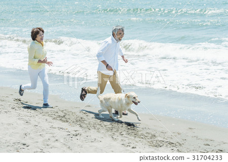 資深夫婦和狗跑狗 31704233