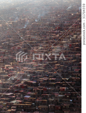 Top view monastery at Larung gar 31704359