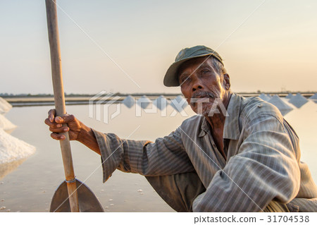 Portrait old man salt farmer Portrait old man salt farmer 31704538