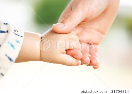 Mommy and baby's hand 31704814