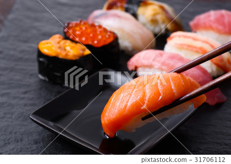 Sushi salmon 31706112