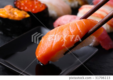 Sushi salmon 31706113