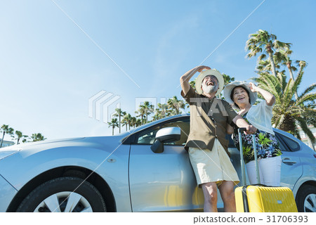 Senior couple travel tropical country 31706393