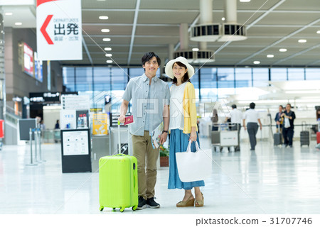Middle couple, travel, airport Middle couple, travel, airport 31707746