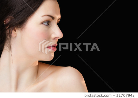 Portrait of woman posing for the camera Portrait of woman posing for the camera 31707942