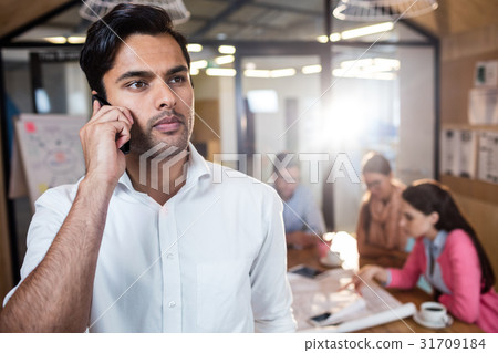 Casual businessman making a phone call 31709184