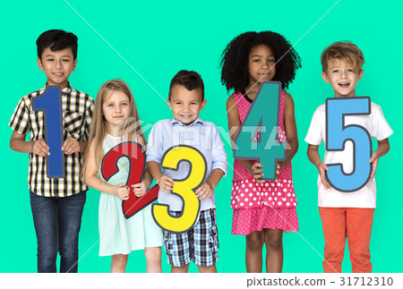 Group of Kids Holding Number Paper Icon Group of Kids Holding Number Paper Icon 31712310
