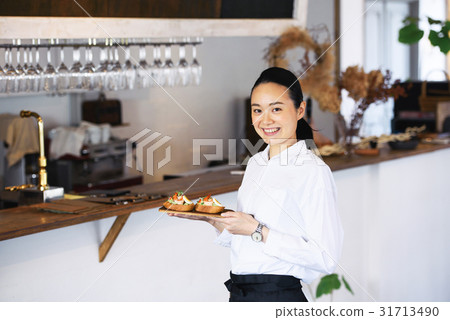 A young cafe clerk 31713490