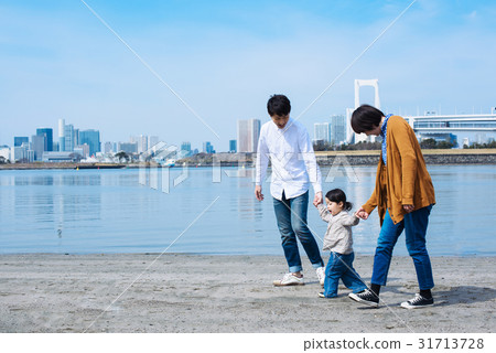 Family outing 31713728