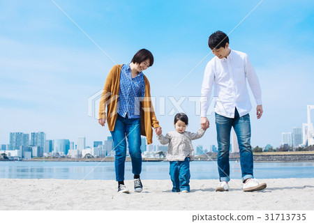 Family outing 31713735