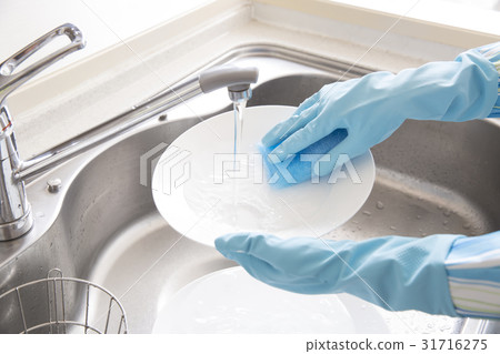 Dish-washing 31716275