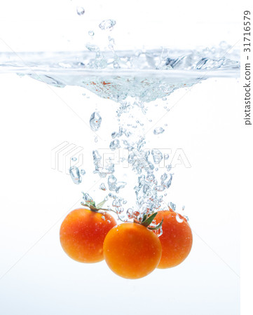 Red tomatoes Red tomatoes 31716579