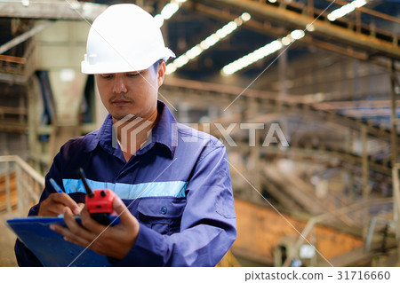Engineer working in the production line 31716660