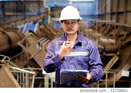 Engineer working in the production line Engineer working in the production line 31716661