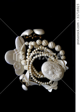 Ivory (decorative item) 31716923