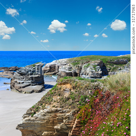 Atlantic sandy Illas beach (Spain). 31717063