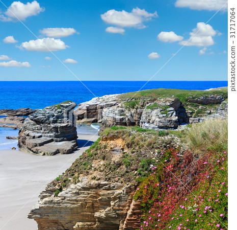 Atlantic sandy Illas beach (Spain). 31717064