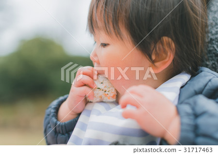 child, whelp, younger 31717463