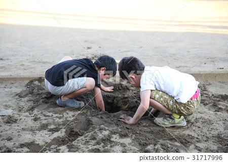 Muddy play Muddy play 31717996
