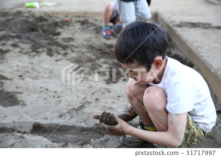 Muddy play Muddy play 31717997