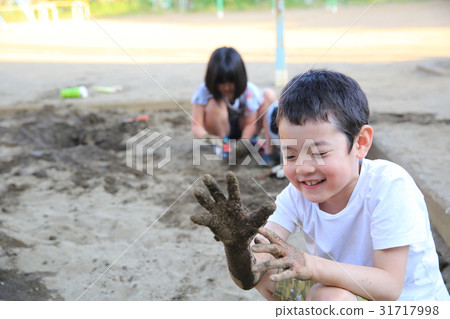 Muddy play 31717998