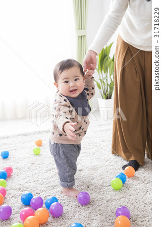 Children and mothers Children and mothers 31718229