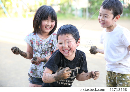 Muddy play 31718568