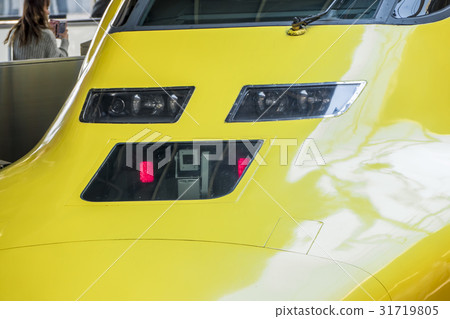 Tokaido Shinkansen Doctor Yellow Shin-Yokohama Station Tokaido Shinkansen Doctor Yellow Shin-Yokohama Station 31719805