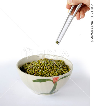 green beens are on white background. green beens are on white background. 31719834
