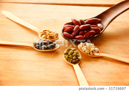 Different kinds of Grains, five grains Different kinds of Grains, five grains 31719897