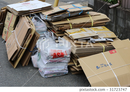 Corrugated garbage 31723747